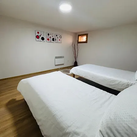 Zlatan Apartman *